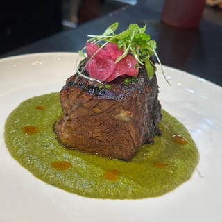 SHORT RIB Y MOLE VERDE